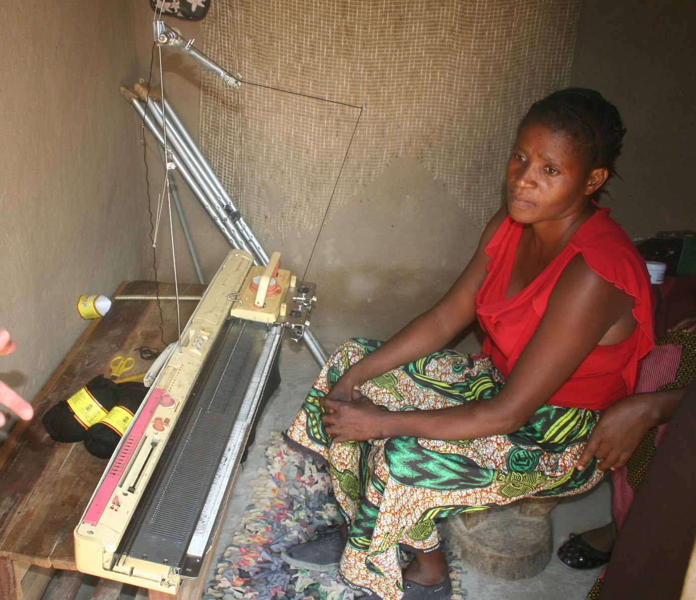 Lyn with her knitting machine